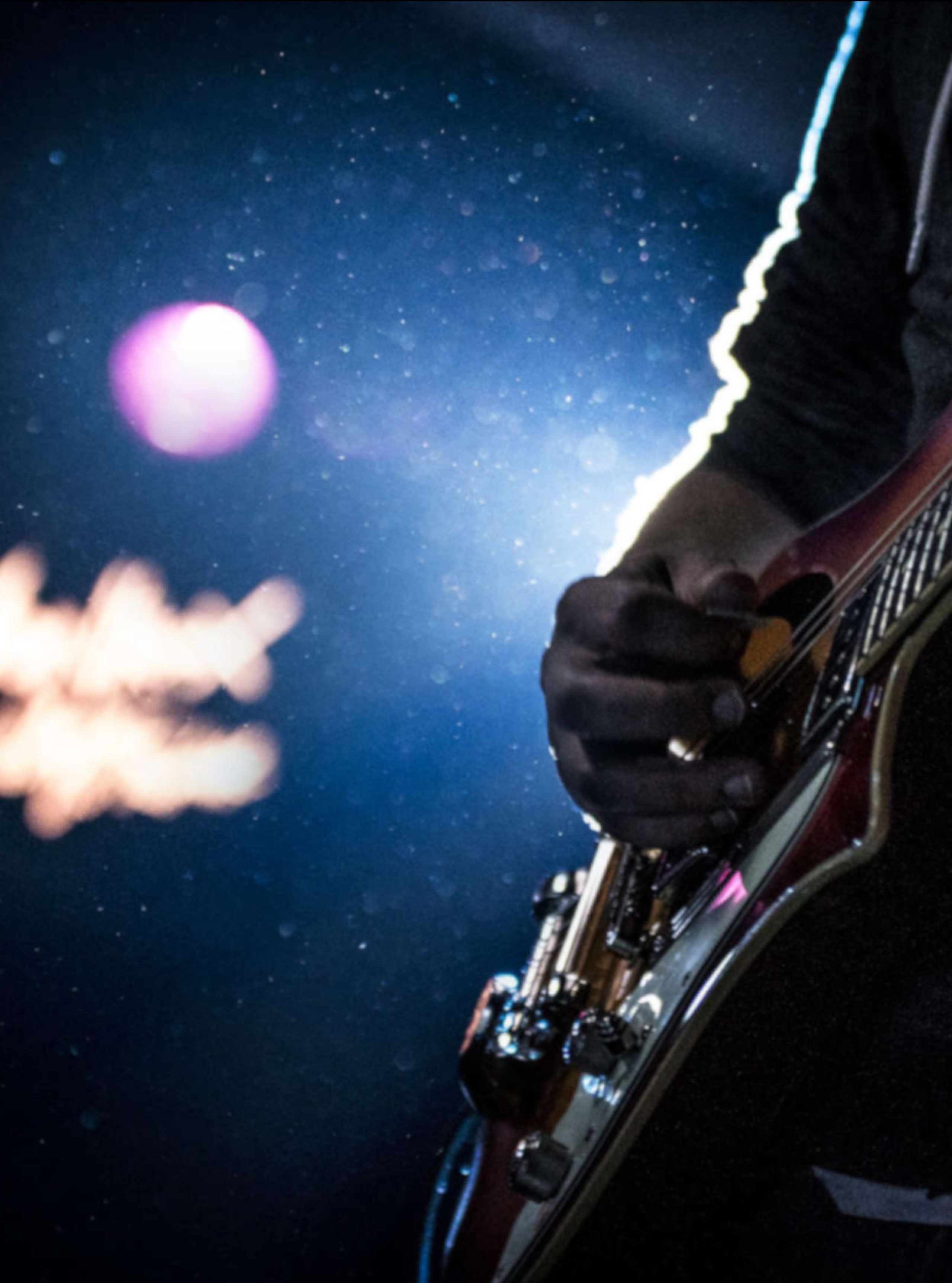 Musician playing the electric guitar