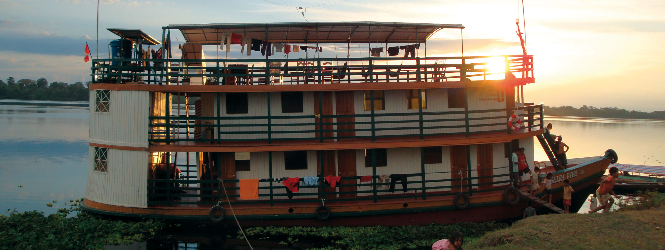 Photo of a docked three-deck boat in Perù