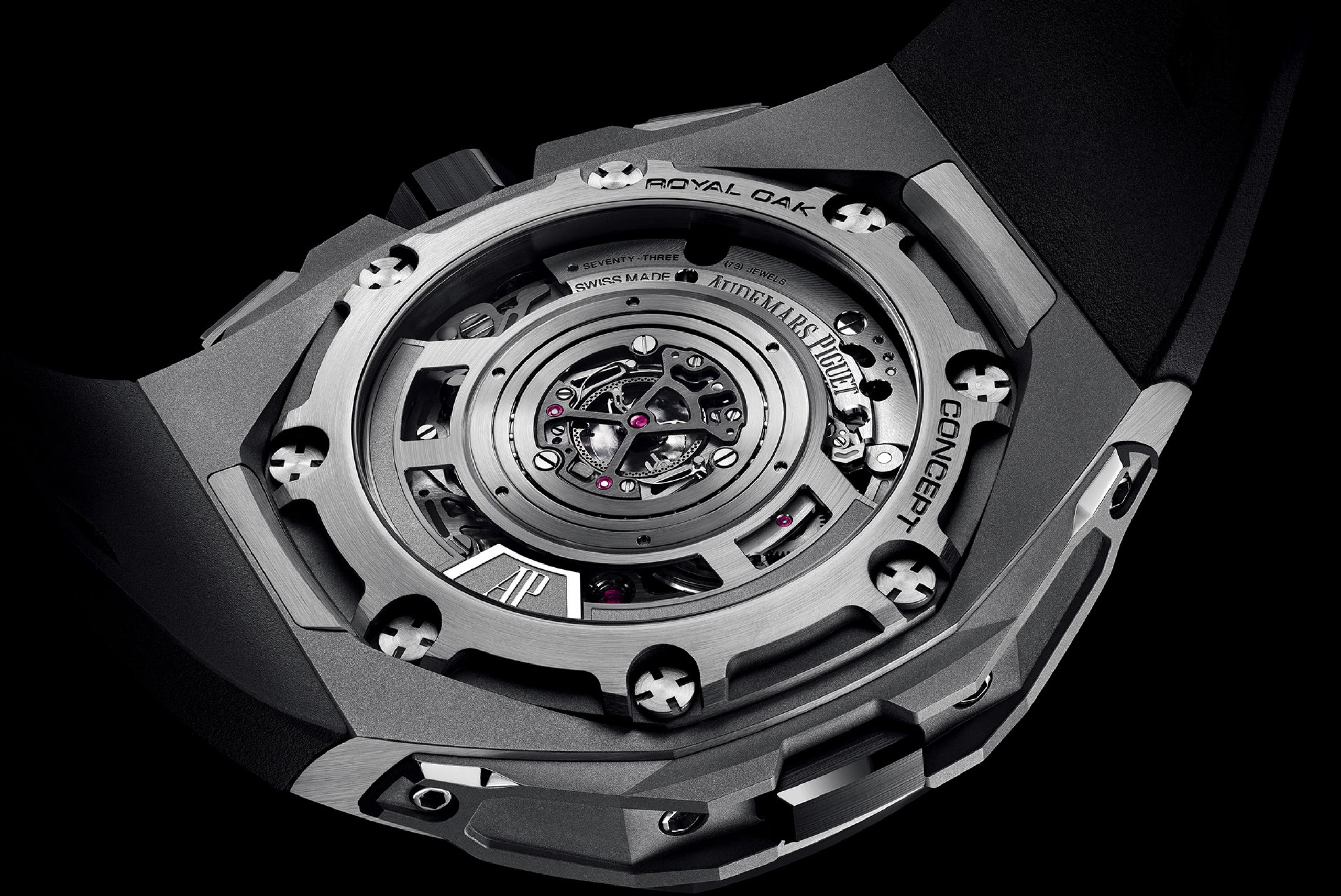 Gros plan d’un fond de Royal Oak Concept Chronographe Rattrapante GMT Grande Date.