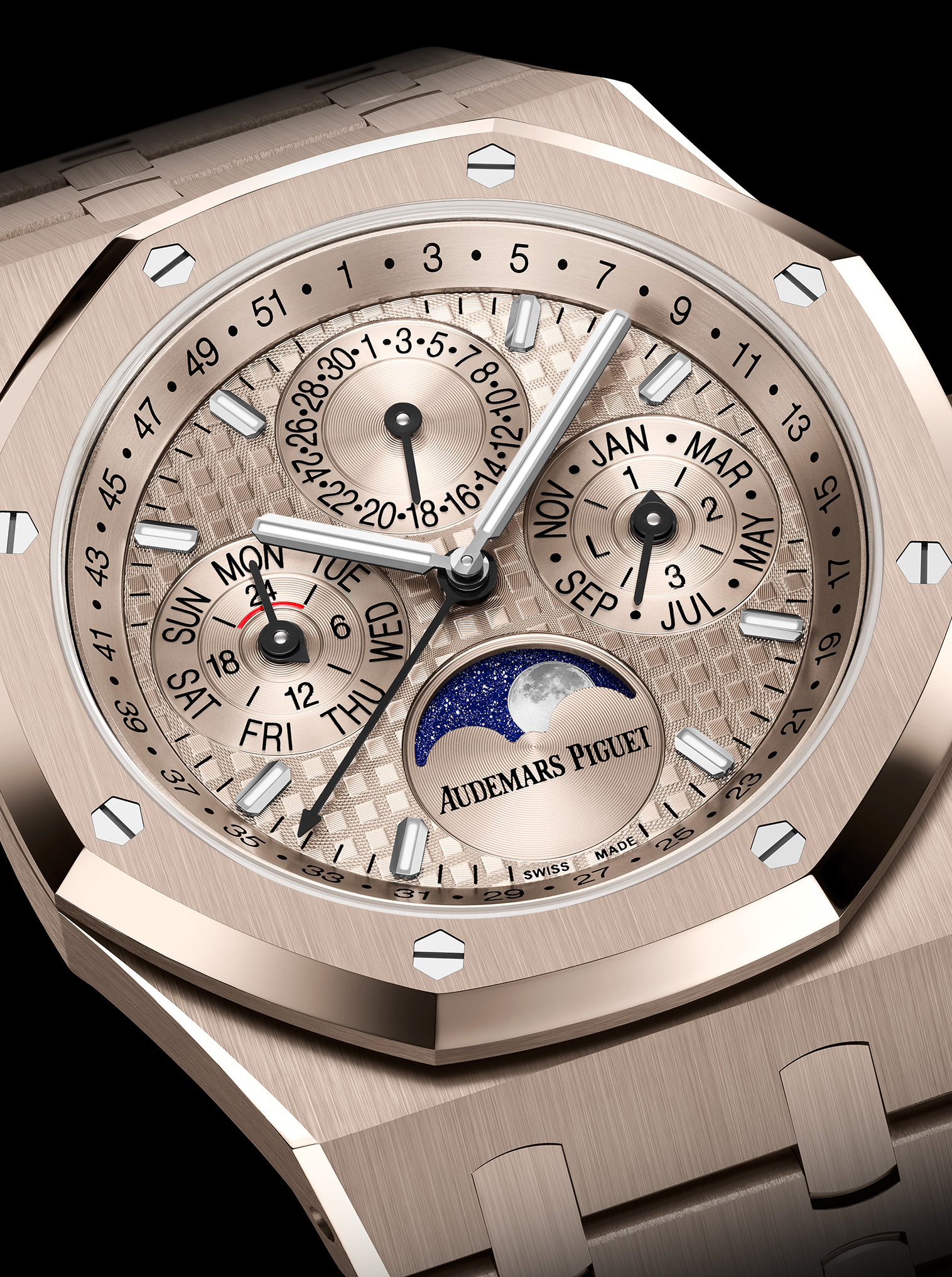Крупный план циферблата часов Royal Oak