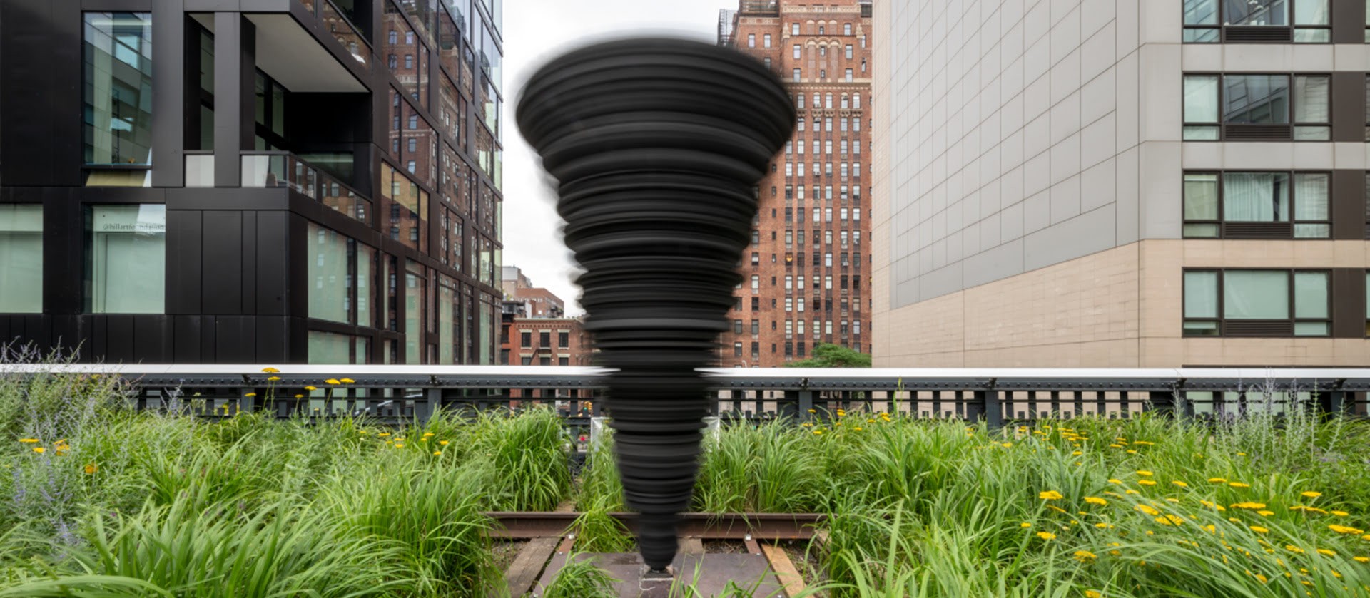 Œuvre de Meriem Bennani intitulée "Windy", commandée par High Line Art et installée à la hauteur de la 24e rue